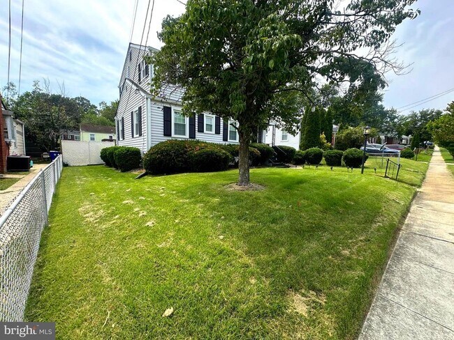 Building Photo - 5209 Mineola Rd
