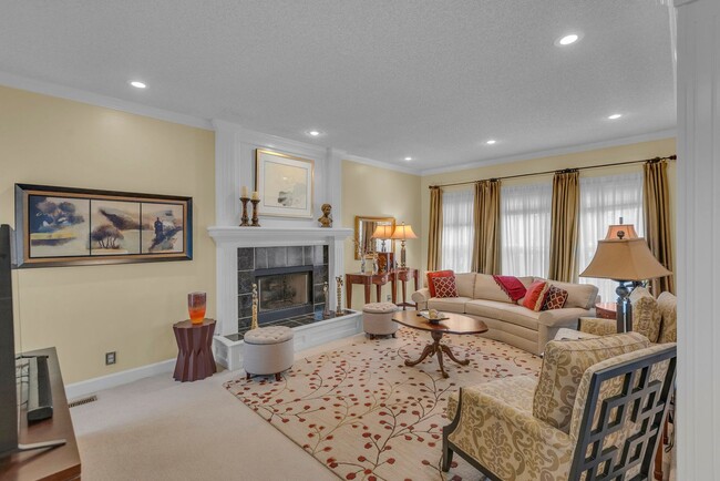 Building Photo - Wonderful 4 Bedroom Home in Palisades Park