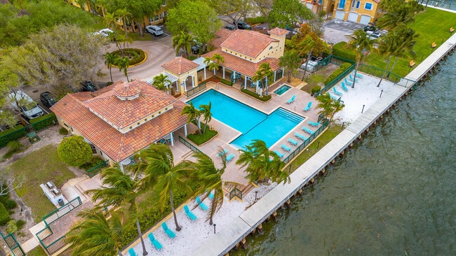 Building Photo - 1060 Lake Shore Dr