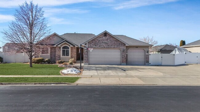 Building Photo - 956 S 1525 W