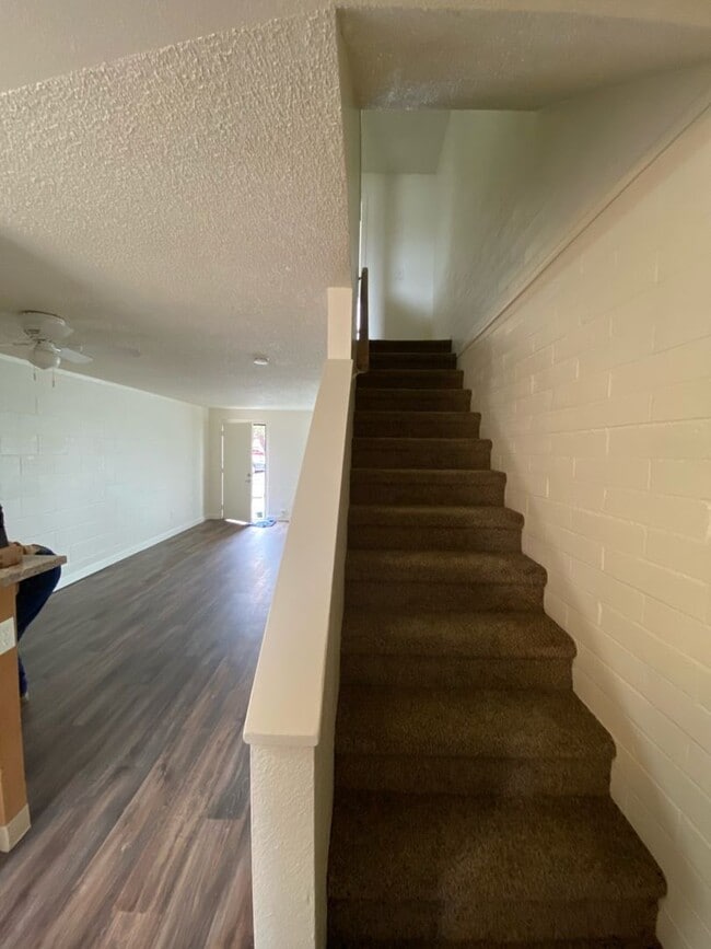 Building Photo - 1233 NE 4th St