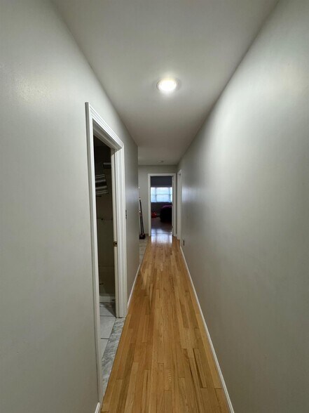 Building Photo - 20 Benton Rd