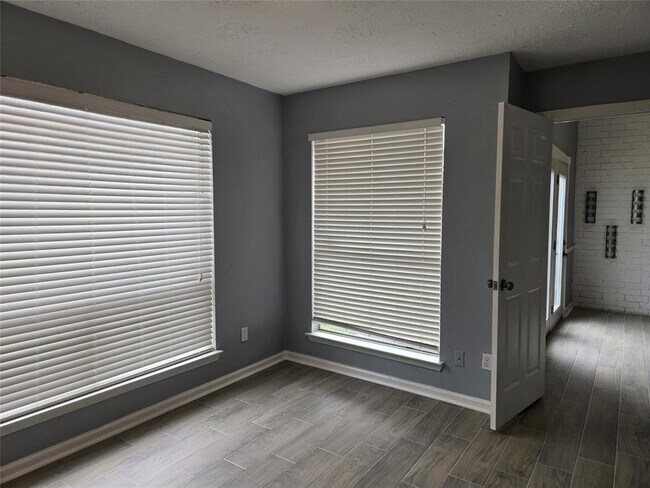 Building Photo - 3634 Kingsman Dr
