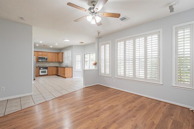 Building Photo - 203 W Sundance Cir