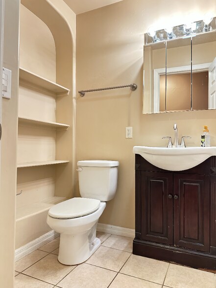 Building Photo - 5404 Balboa Arms Dr