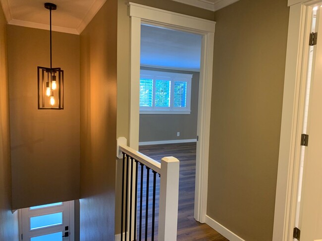 Building Photo - Gorgeously remodeled 2 bed 2.5 bath duplex...