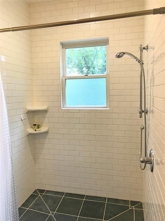 Building Photo - 1002 E 44th St