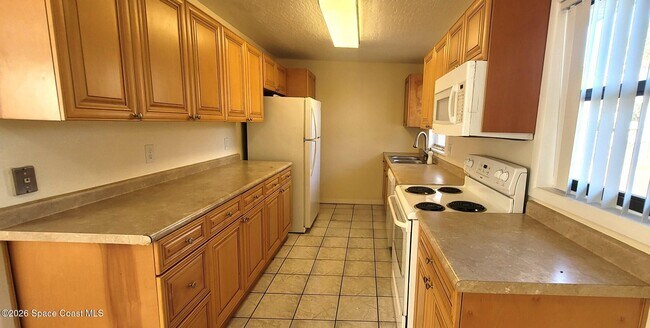 Building Photo - 1048 Hazelwood Dr