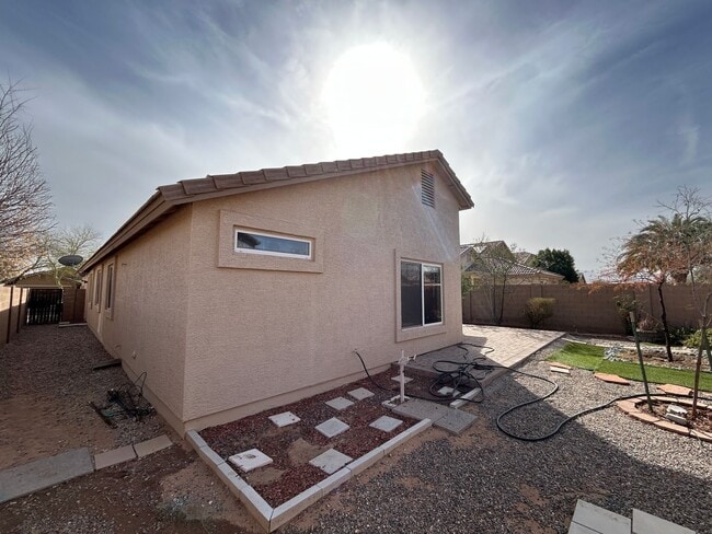 Building Photo - 15446 W Mercer Ln