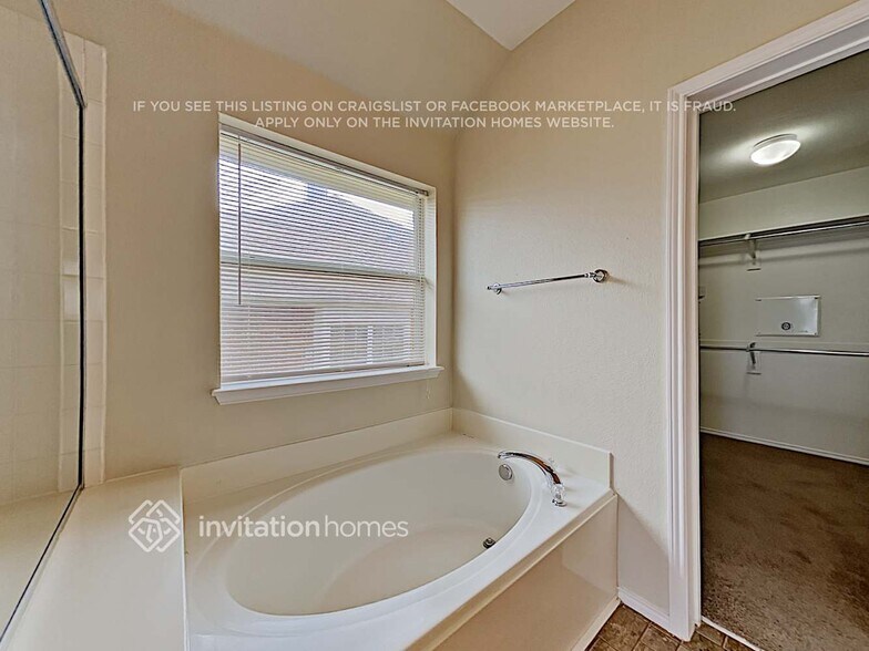 Building Photo - 9181 Prestwick Dr