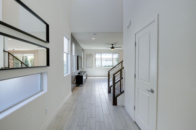 Building Photo - Absolutely Amazing Home in the Southwest! Check it out today!