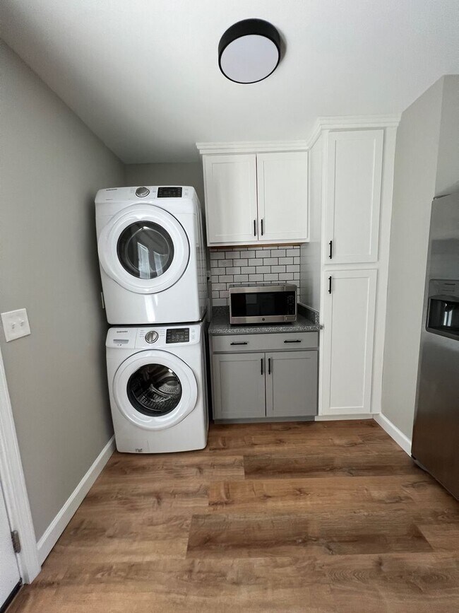 Building Photo - 2 Bedroom/1.5 Bath Townhouse Kingsport TN