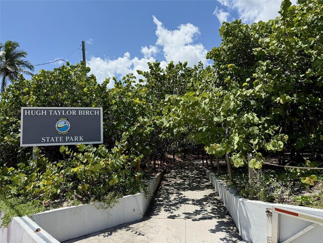 Building Photo - 514 N Birch Rd