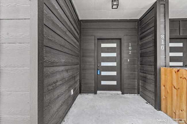 Building Photo - 810 Iowa St