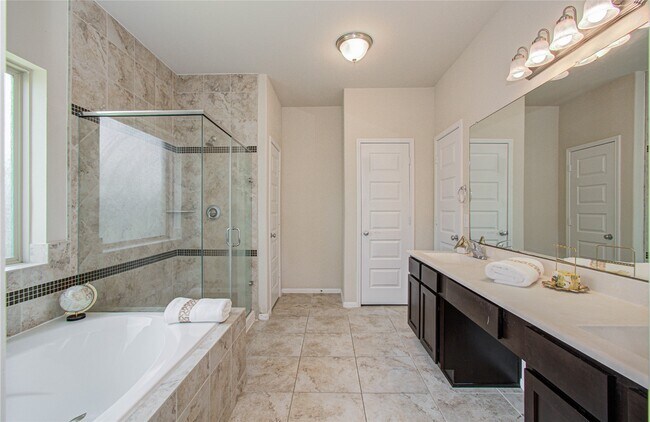 Building Photo - 12319 Gatewood Dr