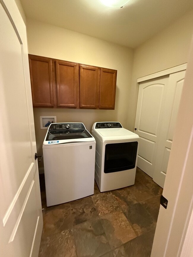 Building Photo - 36 Sag Harbor Ct