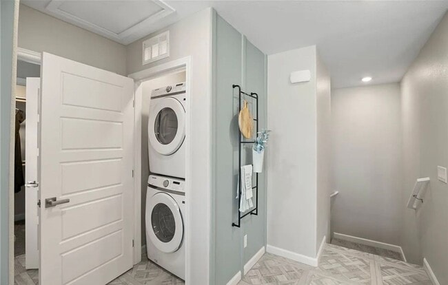 Building Photo - 2-Bedroom Brand New Furnished Townhome!