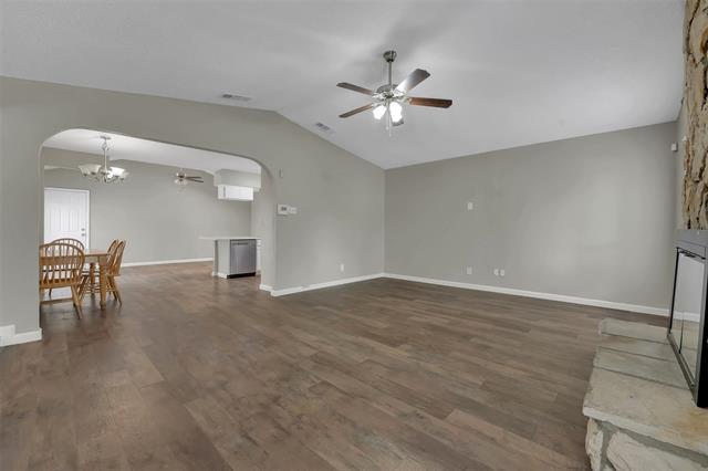 Building Photo - 1901 Vail Dr
