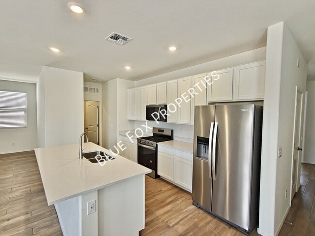 Building Photo - 9251 N Peridot Vis Ave