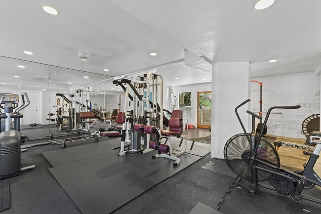 Building Photo - 3975 Hortensia St