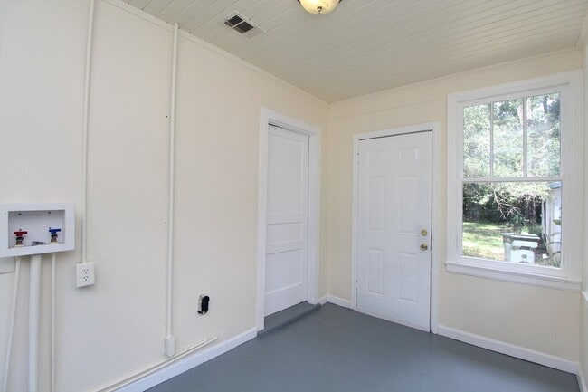 Building Photo - 2BR Cottage Home with LVP Flooring Throughout, Bonus Sunroom, Covered Parking & Low-Maintenance L...
