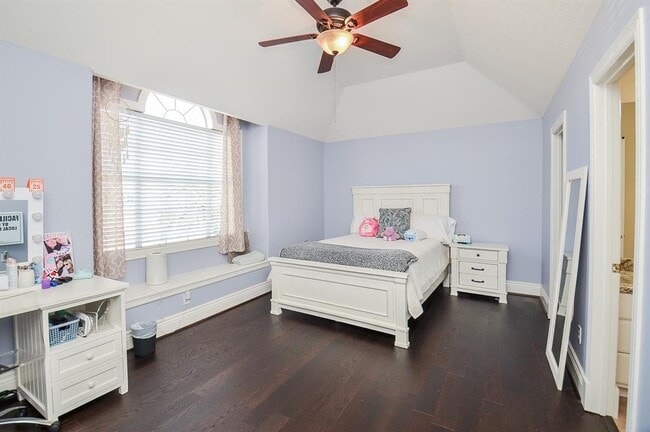 Building Photo - 5835 Stratford Gardens Dr