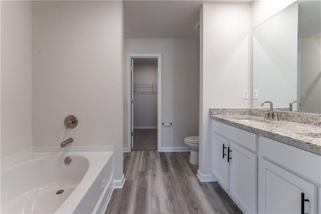 Building Photo - 4105 Oakwood Ter Ct