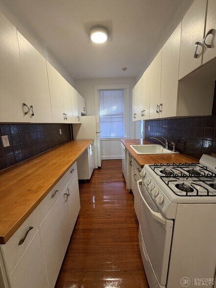 Building Photo - 9 Braemore Rd