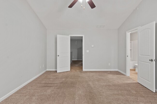 Building Photo - 3 Bedroom Townhome in Jonesboro!