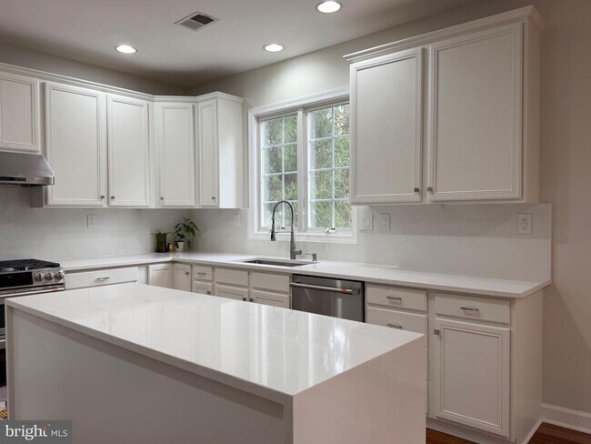 Building Photo - 13353 Horsepen Woods Ln