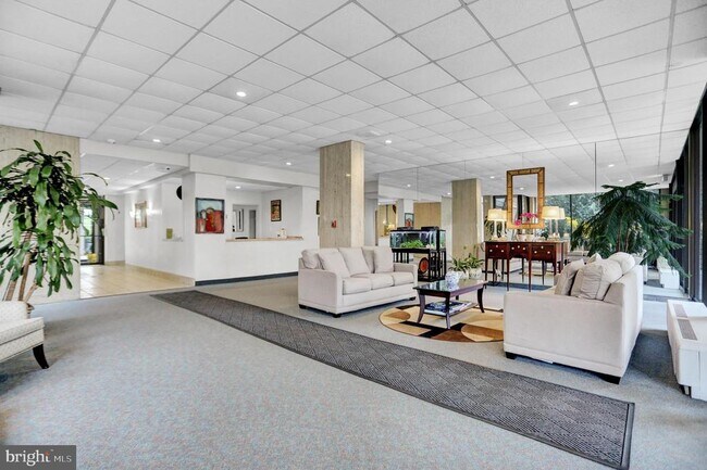 Building Photo - 4401 Roland Ave