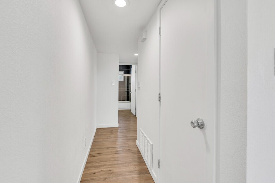 Building Photo - 2405 Cava Ct