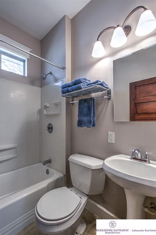 Building Photo - 2125 S 35th Ave