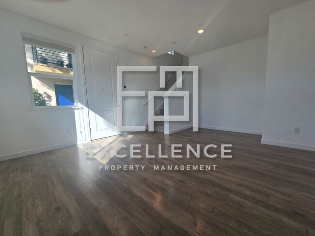 Building Photo - 611 Coco Ct