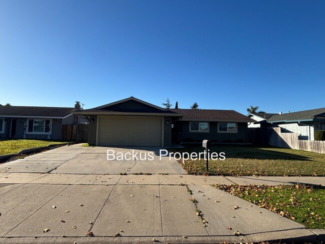 Primary Photo - Three bedroom Home off Davis Rd. in Laurel...