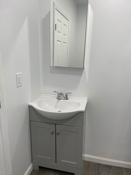 Building Photo - 312 N Briar Rdg