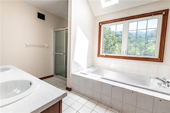 Building Photo - 238 Cumberland Dr