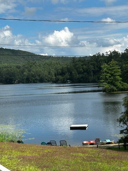 Raft for summer swimming - 302 Lake Ave