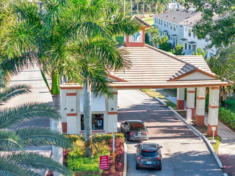 Building Photo - 4246 Lagoon Shore Dr