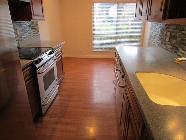 Building Photo - Location, Location, Location- Vintner Condo's