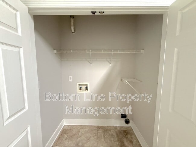Building Photo - 1020 Stinson Glen Ln
