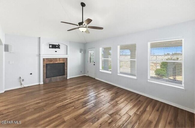 Building Photo - 10888 Loma Franklin Dr