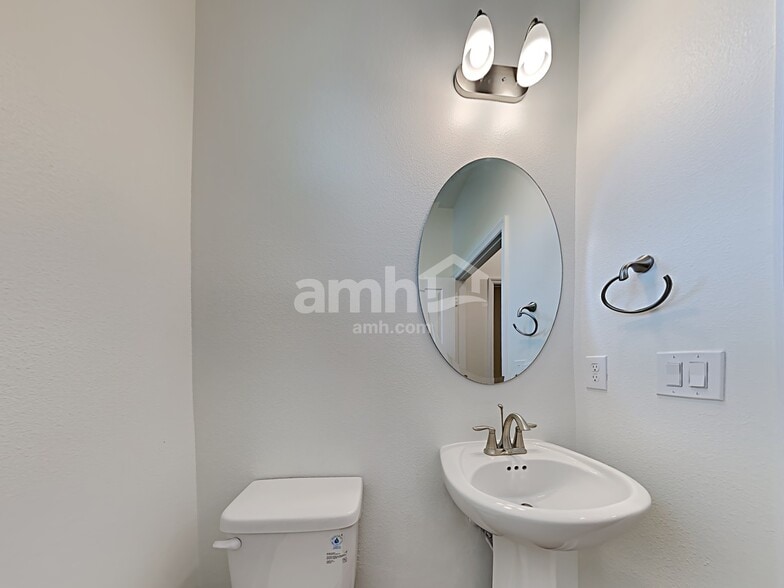 Building Photo - 1305 Mount Logan Dr