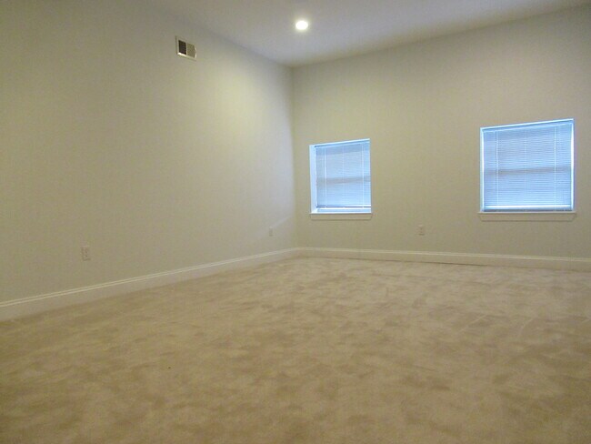 Building Photo - Charming 4 Bedroom/3.5 Bathroom Townhome with Parking Pad in Station North, MD!