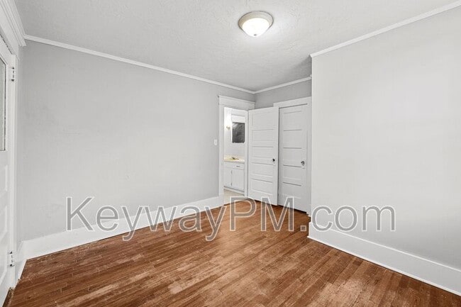 Building Photo - 1914 Warren St