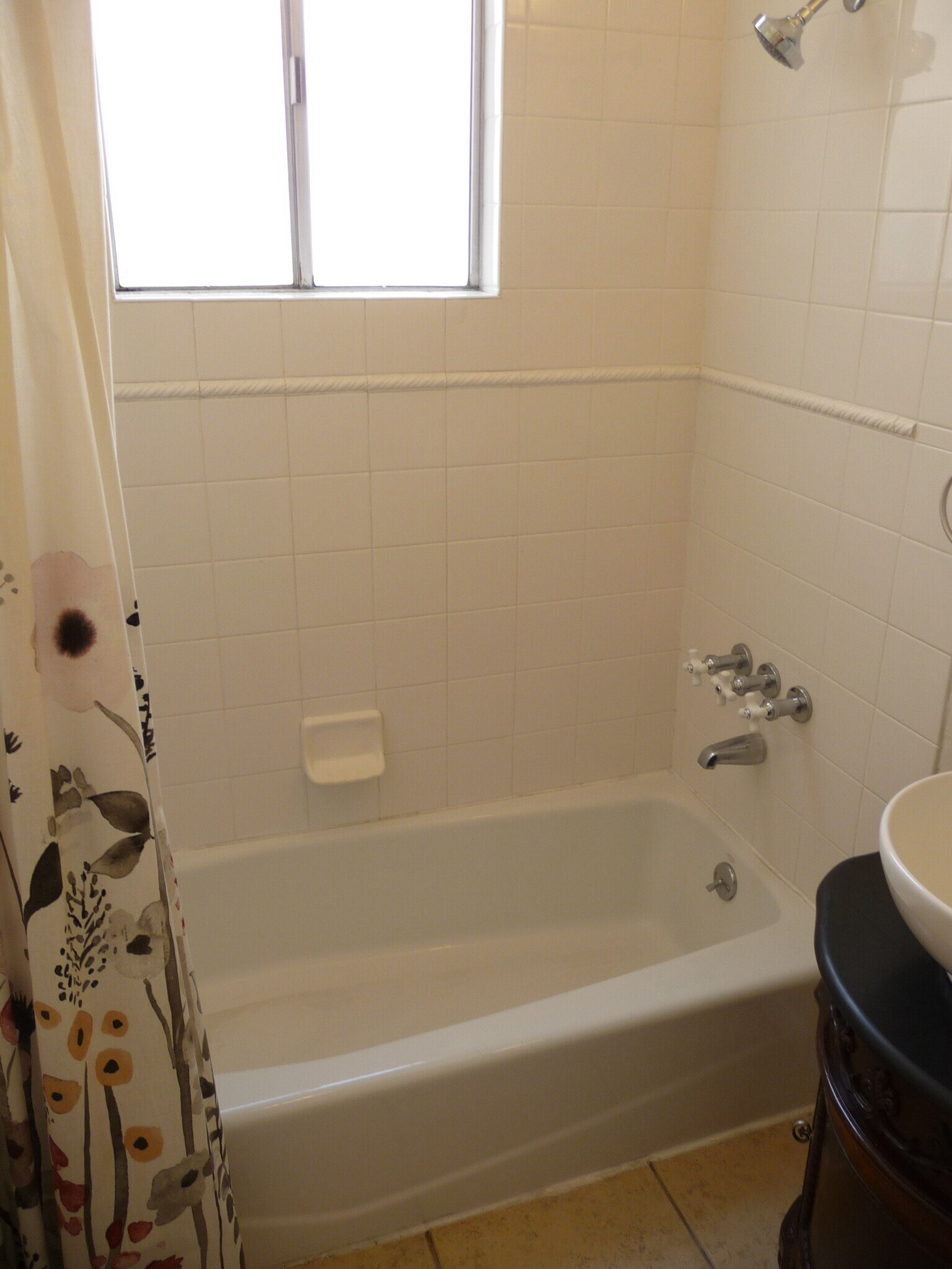 Building Photo - 435 1/2 N Sierra Bonita Ave