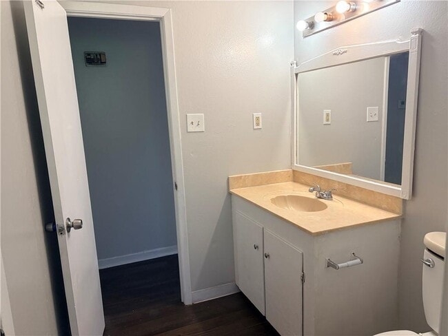 Building Photo - 3760 Alta Vista Dr