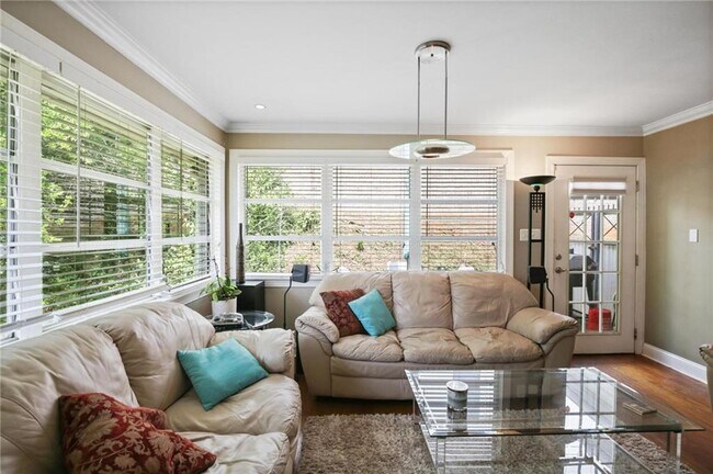 Building Photo - 64 W Belle Isle Rd NE