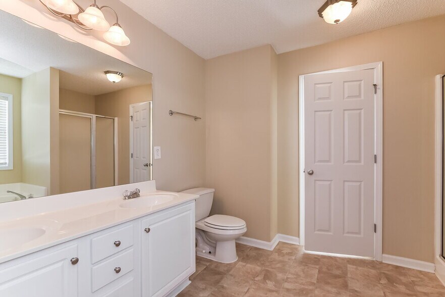 Building Photo - 3856 Pine Village Pl