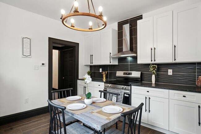 Building Photo - 887-889-889 E Livingston Ave